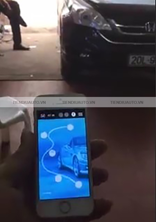 đóng mở cửa ô tô bằng smartphone