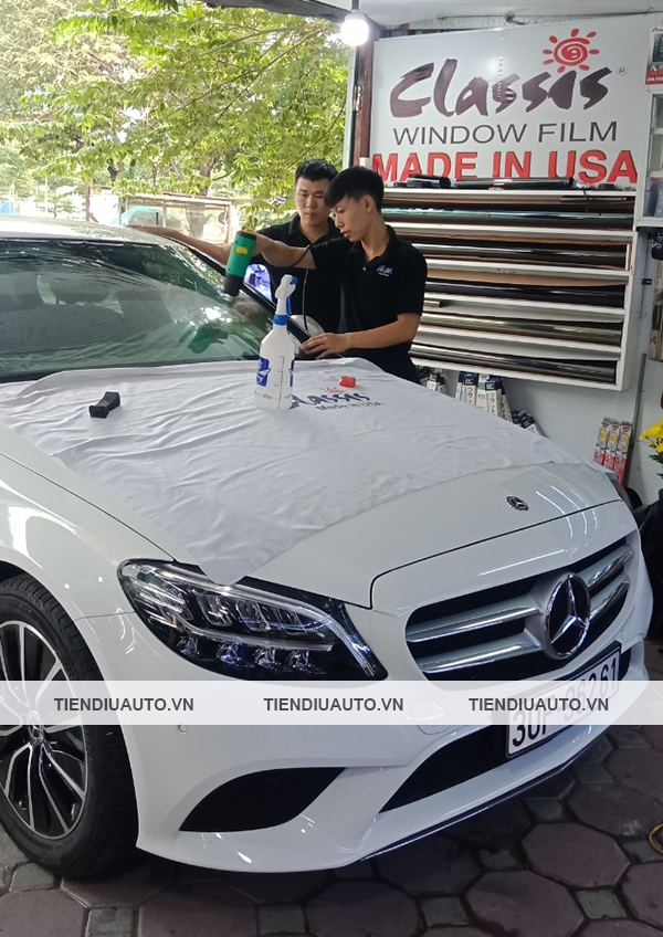 Dán phim cách nhiệt Classis xe Mercedes chính hãng của Mỹ