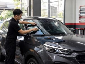 Dán Phim Cách Nhiệt Ô Tô Bao Nhiêu Tiền? Bảng Giá Tham Khảo