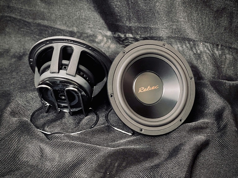 loa canh oto rebec 1