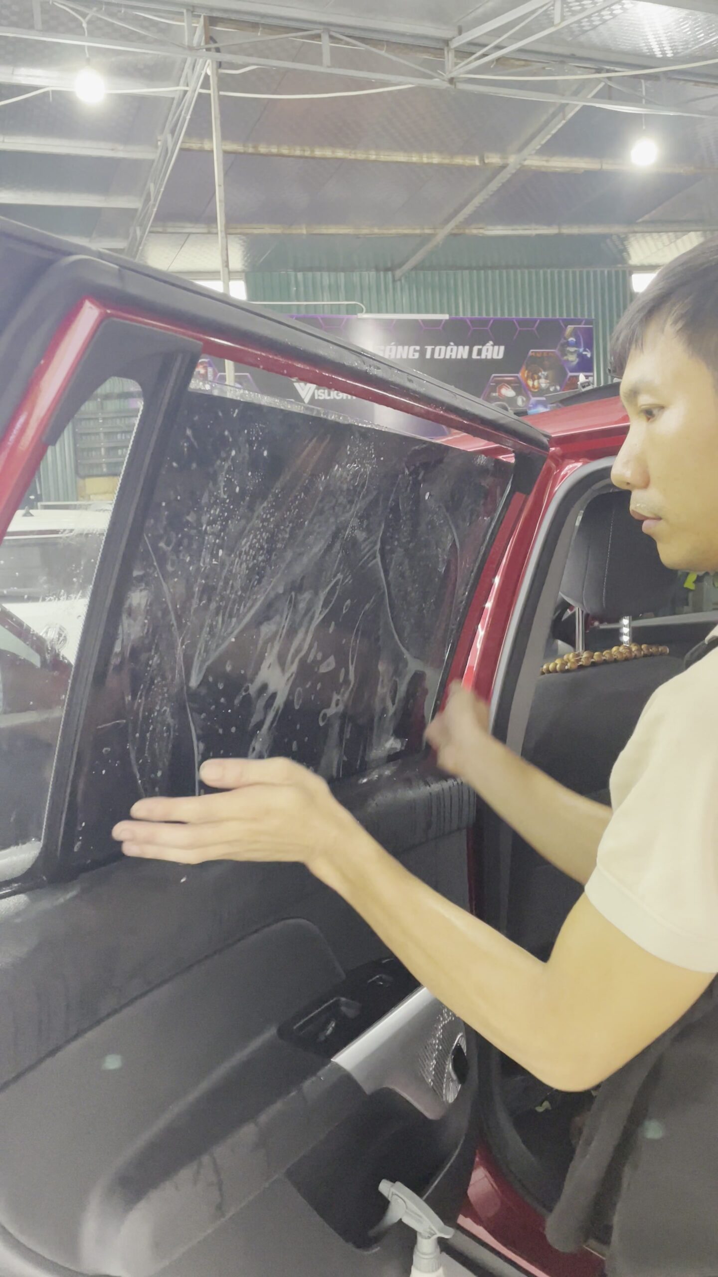 Limo Green 7 chỗ: 6 hạng mục nên ưu tiên theo cường độ sử dụng 3 Căn phim cách nhiệt từ bên trong Limo Green